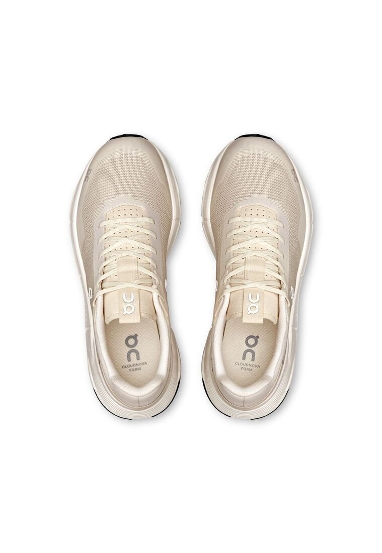 ON أحذية الجري للنساء Cloudnova Form 2 TT - كريمي / عاجي - Image 2